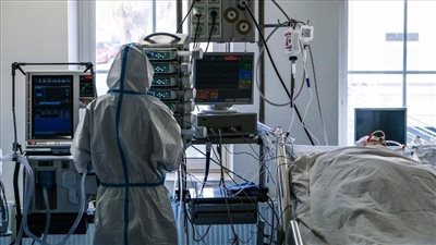 باحث بنيويورك يحذر: سلالة كورونا الجديدة أوسع انتشارا من أوميكرون | فيديو