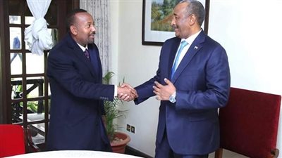 بعد إعدام إثيوبيا لـ7 جنود سودانيين.. اجتماع مغلق بين آبي أحمد والبرهان في كينيا