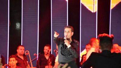 أحمد شيبة وسعد الصغير يشعلان حفل تخرج طلاب بأحد المعاهد