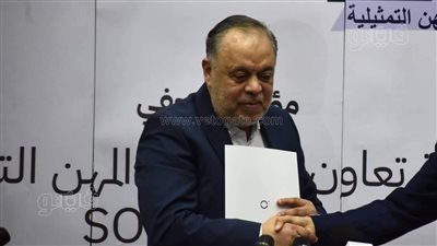 نقابة الممثلين توقع عقود تعاون مع شركة لتنظيم الجنازات | صور