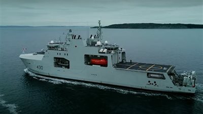 كندا تصنع خامس كاسحة جليد عسكرية من الجيل الجديد | فيديو