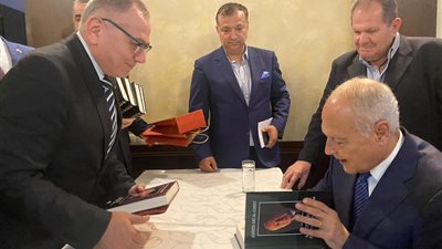 إطلاق النسخ الرومانية من كتابي 