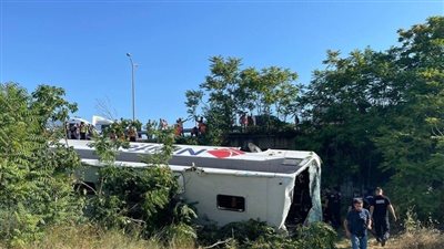 مصرع وإصابة 31 شخصا في انقلاب حافلة بتركيا