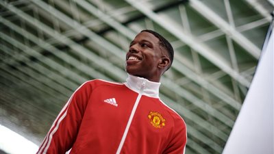 مانشستر يونايتد يضم أول صفقات الصيف من الدوري الهولندي 