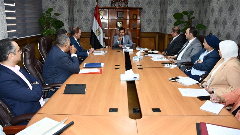 وزير الرياضة يتابع