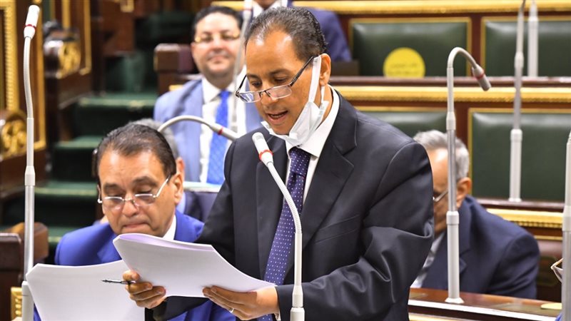 محمد عمران أمام جلسة