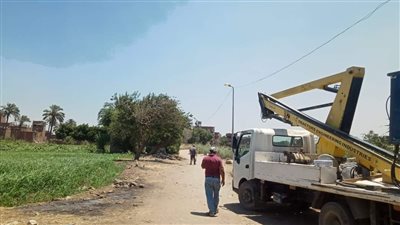 رفع كفاءة الإنارة بطرق مجلس ومدينة أبو النمرس | صور