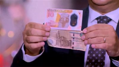 شريف عامر عن الـ 10 جنيه البلاستيك: زي الفرق بين الإسترليني واللمبة الليد| فيديو