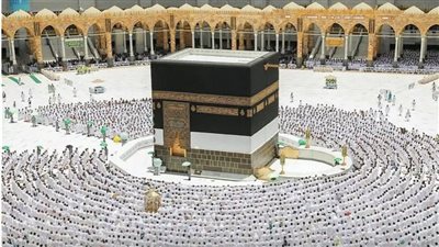 صلاة الجمعة الأولى في شهر رمضان من الحرم المكي (بث مباشر)