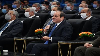 السيسي: وزير التموين تعرض للهجوم بسبب الرغيف المعدل وقالوا له أنت مين عشان تغير مزاج المصريين.. البلد دى حماها ربنا وهيحميها وهيساعدنا فى بناها وهتبقى فى مستوى تانى.. وبكرة تشوفوا اللى بيتحقق
