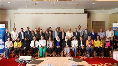 تنمية المشروعات: تنظيم دورات تدريبية للعاملين بالوزارات والهيئات الحكومية 
