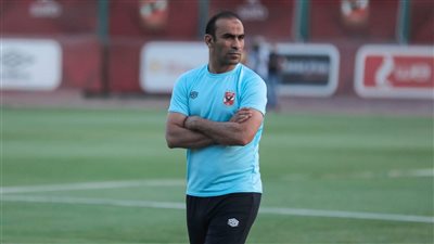 عبد الحفيظ يعاقب لاعبي الأهلي بعد التعادل مع الجونة