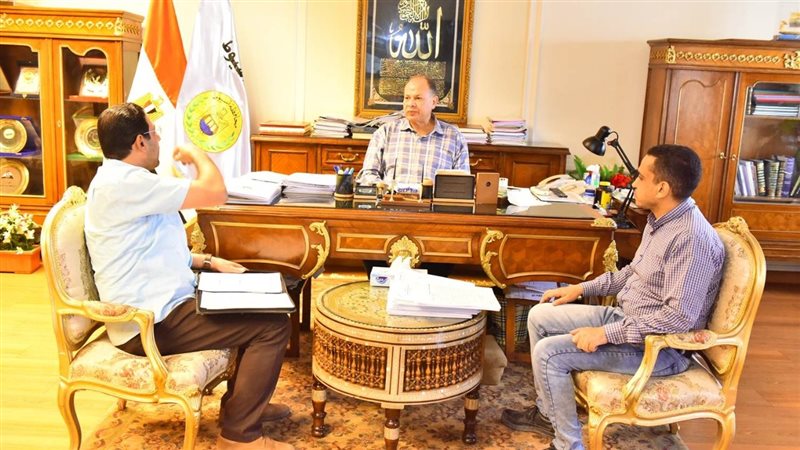 اجتماع محافظ أسيوط