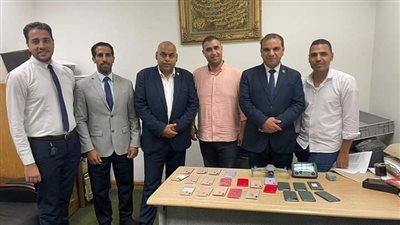 ضبط 23 هاتفا حول جسد راكب بمطار برج العرب
