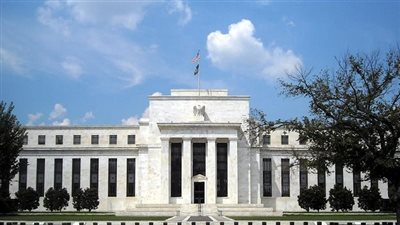 مصير سعر الفائدة، خبير اقتصادي يوضح أبرز الجوانب المطروحة على طاولة الفيدرالي الأمريكي باجتماع اليوم  