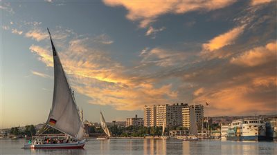 الأرصاد الجوية تكشف أسباب الشعور بارتفاع درجات الحرارة ليلا | فيديو 