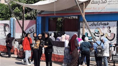 طلاب الثانوية العامة بالإسماعيلية يؤدون اليوم امتحان مادة اللغة الإنجليزية