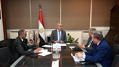 وزير الإسكان: نسعى لنقل وتوطين التكنولوجيا الحديثة لمحطات تحلية المياه