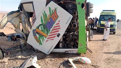 5 صور ترصد آثار حادث تصادم أتوبيس في أسوان 