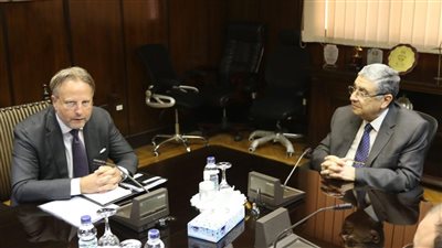 وزير الكهرباء يبحث مع سفير الدنمارك سبل تعزيز التعاون