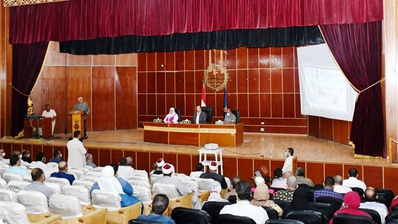 محافظ أسوان اللواء