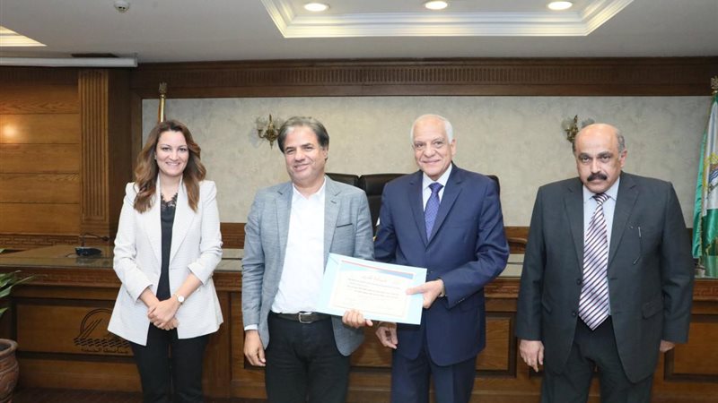 محافظ الجيزة يكرم