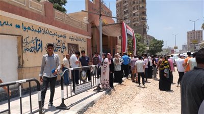 فرحة وسعادة بين طلاب الثانوية العامة في الفيوم لسهولة امتحان الإنجليزي 