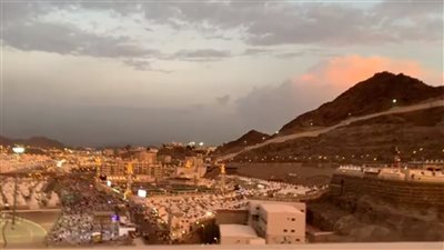في مشهد مهيب.. أذان المغرب من مشعر منى وبدء ليلة عرفات