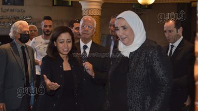 وزيرة التضامن تقدم واجب العزاء في والدة ريهام عبد الحكيم|فيديو وصور
