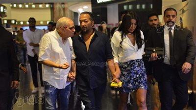 وصول أحمد السبكي ورياض الخولي إلى العرض الخاص لفيلم عمهم | فيديو وصور