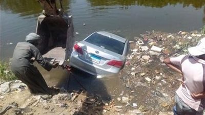 العناية الإلهية تنقذ 3 أفراد من أسرة بعد سقوط سيارة بترعة المريوطية