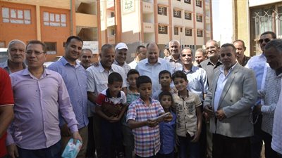 محافظ أسيوط يتفقد إنشاء جناح جديد بمدرسة الثورة بنجع زريق 