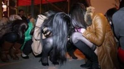 ضبط 5 رجال و9 سيدات يمارسون أعمال الدعارة داخل نادٍ صحى بالنزهة