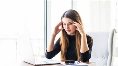 النسيان المتكرر وأسبابه.. قلة النوم والإنشغال بالإنترنت.. عدم ممارسة الرياضة وتناول الخمور.. وأطباء: الشاي الأخضر الحل