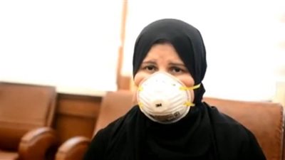 أول ظهور لأرملة الدكتور أحمد اللواح بعد خروجها من مستشفى العزل | فيديو