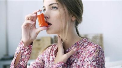 حكم الشرع فيمن نسى نية الصيام.. وهل نقط الأنف وبخاخ الربو تبطل الصيام؟