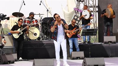 بدون جمهور.. حكيم يتألق في شم النسيم بأغاني ألبومه الجديد على ضفاف النيل | صور