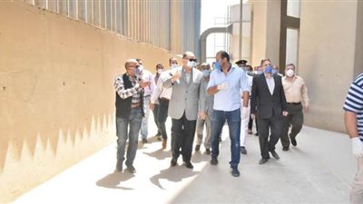 محافظ أسيوط يتفقد صوامع عرب العوامر لمتابعة توريد محصول القمح