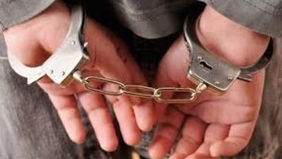 القبض على 4 أشخاص لسرقتهم سيارة تابعة لإحدى الجهات الحكومية بالنزهة