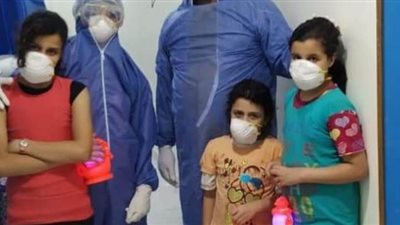 مستشفى العجمي يوزع فوانيس رمضان على الأطفال مرضى كورونا| صور