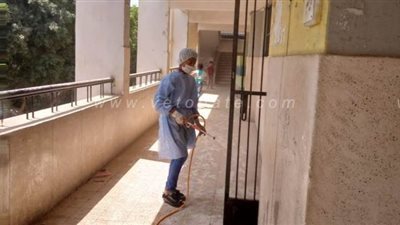 18صورة ترصد تعقيم المدارس المخصصة للجان الثانوية العامة والعيادات في قنا