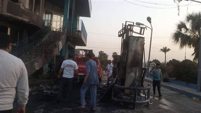 المعاينة: ضغط حراري سبب اشتعال النيران في سيارة محطة بنزين القناطر