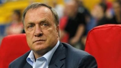 فينورد يعلن تجديد عقد مدربه المخضرم ديك أدفوكات