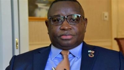 بعد إصابة أحد حراسه بالفيروس.. رئيس سيراليون يدخل الحجر الصحي بسبب كورونا