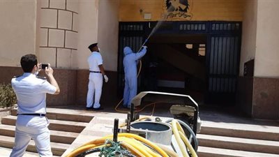 استكمال أعمال التطهير والتعقيم للمنشآت الحكومية في الوادي الجديد | صور