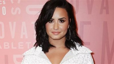 ديمي لوفاتو تجمع 2 مليون دولار كتبرع خلال يومين