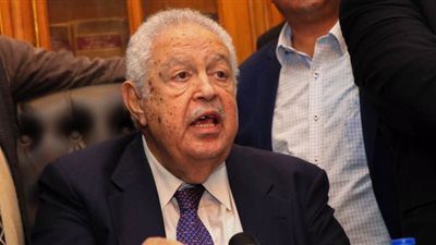 لانقطاعها عن العمل.. نقيب المحامين يطالب موظفة برد 177 ألف جنيه ويمهلها أسبوع