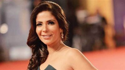 منى زكي تظهر برفقة أطفالها لأول مرة من داخل منزلها.. فيديو