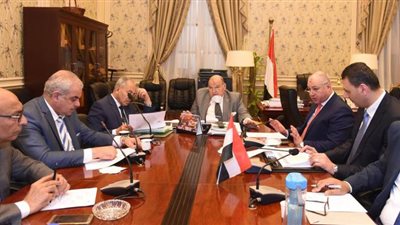 البرلمان يوافق على تعديل تشريعي يلزم الأفراد باستخدام الكمامات الطبية خارج السكن