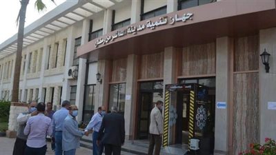 لحظة تجربة أول نموذج لكبائن التعقيم في الشرقية | صور